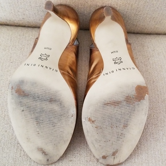 Gold sling back heels - Picture 4 of 5